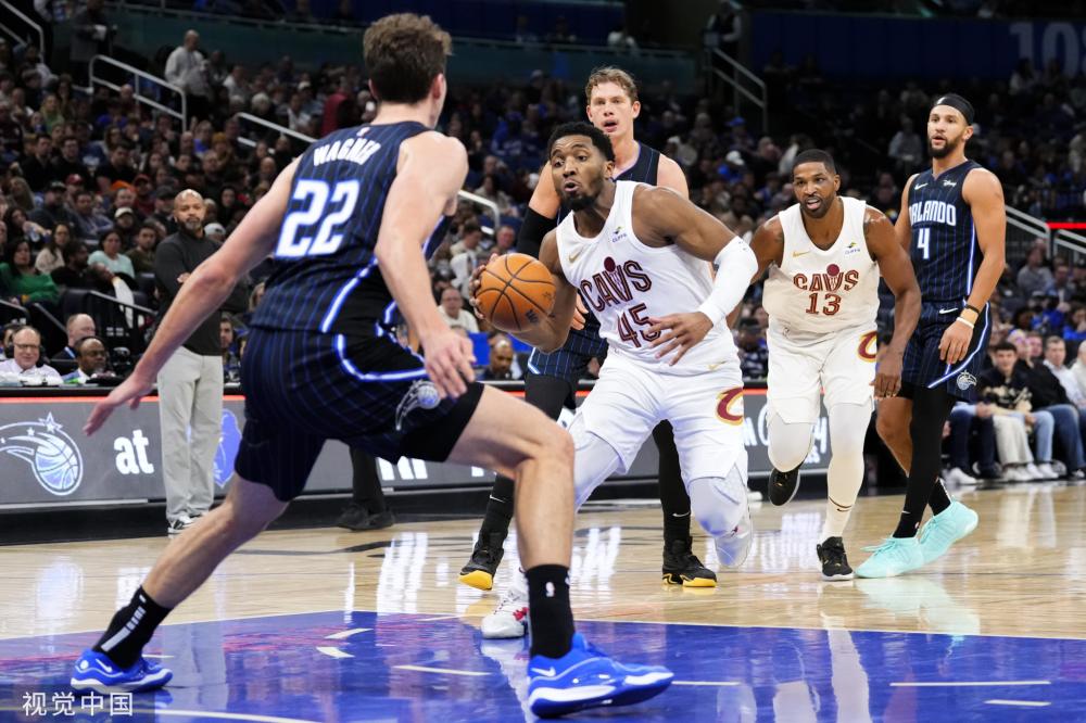 足球赛场上 足球赛场上