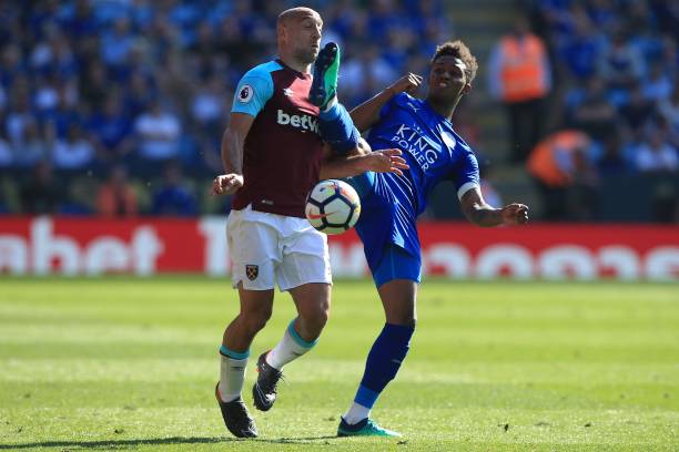 中不仅凭借 中不仅凭借